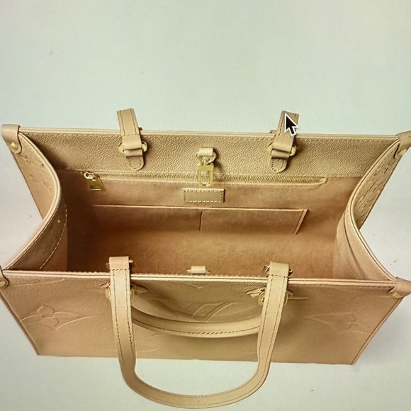 Louis Vuitton ON THE GO MM - SAND  BRAND NEW NEVER USED - NEW BOX & DUSTCLOTH - Picture 4 of 7